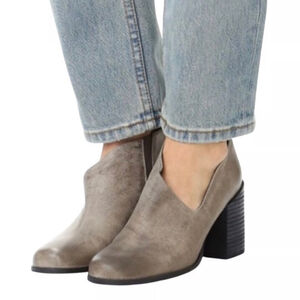 Free People Ankle Booties Terrah leather pull on 
Grey 39